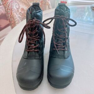 Hunter Quilted lace up all weather boots /NWOB